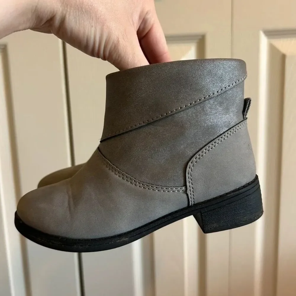Toddler Sz 11 Girls OshKosh Grey Boots Fall Back To School